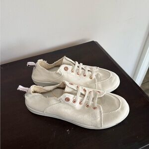 Vionic Beach Pismo canvas slip-on sneakers